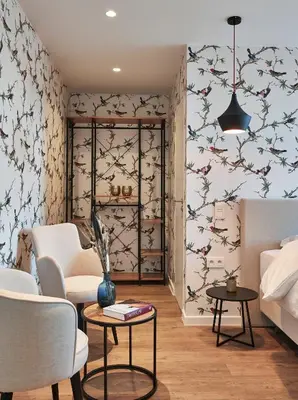 a living room with a wall mural of birds at Kamerrijk in Pepingen