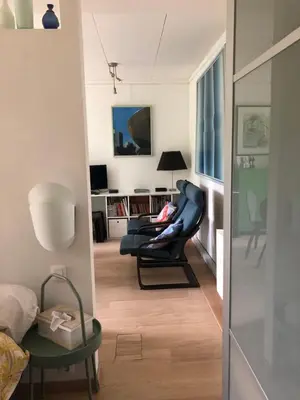 a living room with two chairs and a table at Linden-Jachthoorn in Lubbeek