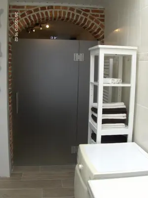 a bathroom with a toilet and a shelf with towels at Wenceslas Cobergher in Scherpenheuvel-Zichem