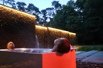 a man and woman in a bathtub with a fountain at Nooz - Something Different? in Grobbendonk