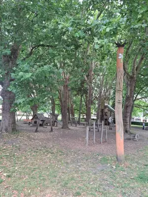 a park with picnic tables and trees and a pole at De Volkswasserij, woning met tuin in Leuven