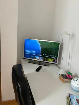 a flat screen tv sitting on top of a desk at L&L Residence 1 in Brussels