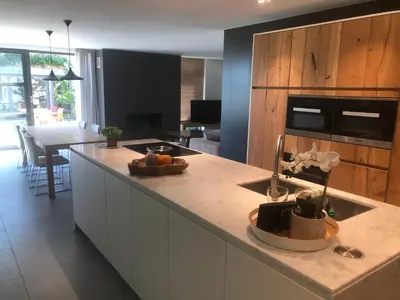 a kitchen with a counter with fruits on it at landelijke villa met zwembad en gezellige openhaard in Zemst