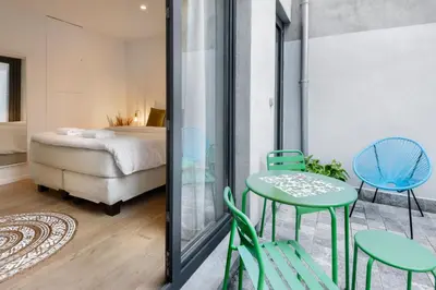 a room with a bed and a table and chairs at R73 Apartments by Domani Hotels in Antwerp