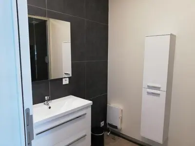 a bathroom with a white sink and a mirror at Nuvola ULTIMO Resort in Zottegem