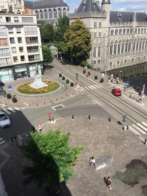 a city street with a monument in the middle of a city at Vakantielogies Faja lobi in Ghent