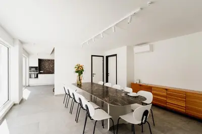 a dining room with a table and chairs at Befour Vakantiewoning in Aalst