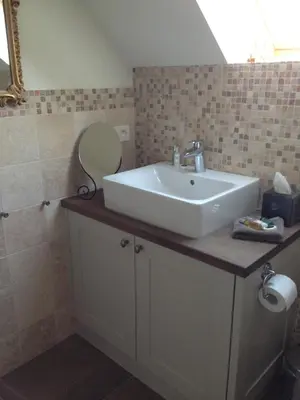 a bathroom with a white sink and a mirror at B&B Droomzoet in Herentals