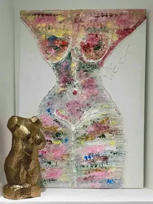 a painting of a vase with a figurine next to it at Sublime appartement Calme Cosy & Jacuzzi in Brussels