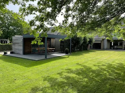 a house with a large lawn in front of it at Wilgentuin in Bekkevoort