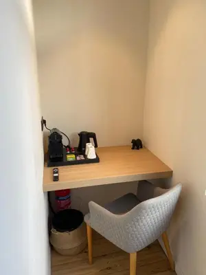 a desk in a room with a chair at Maison d’Arnaud in Ghent