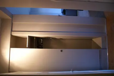 an empty shelf in a room with a mirror at Guest House Feliz in Leuven