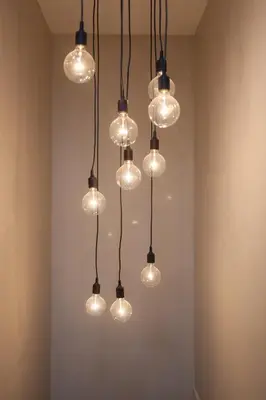 a cluster of lights hanging from a ceiling at B&B Louis1924 in Dilbeek