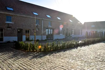a brick building with a brick sidewalk in front at B&B Louis1924 in Dilbeek
