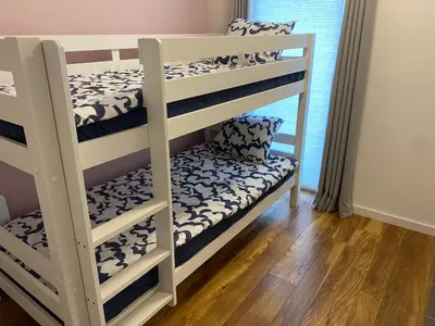 a couple of bunk beds in a room at Bella Vie, rust en ontspanning in Haacht