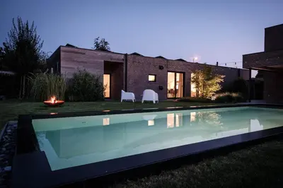 a house with a swimming pool in the yard at De verloren hoek in Aarschot