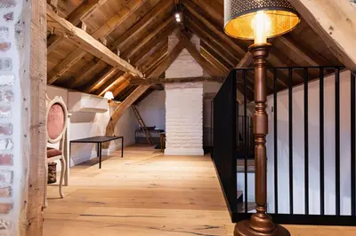 a floor lamp in the middle of a hallway at Het Ovenhuisje in Denderwindeke