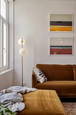 a living room with a couch and a table at Uma's Urban Lounge in Mechelen