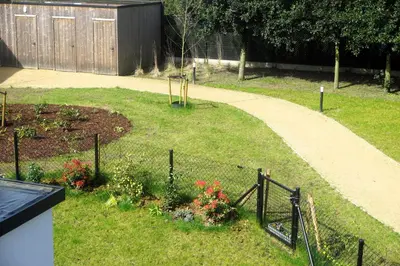 a garden with a fence and a path at BnB Waterzicht in Wijnegem