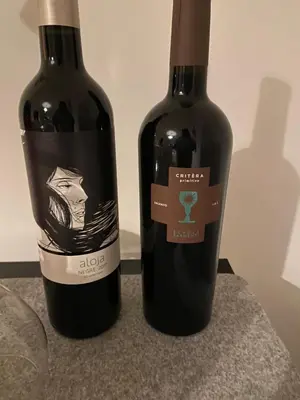 two bottles of red wine sitting next to each other at B&B Aline Florentine - adults only - Luxury B&B - Chambres d'Hôtes - Zimmer Frei in Kortenberg