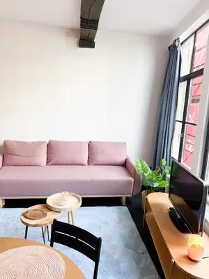 a living room with a purple couch and tables at Cosy Appartement Nammos 1 - 4 p in Antwerp