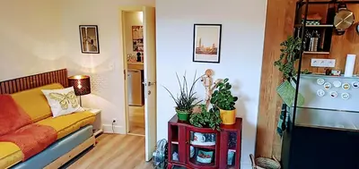 a living room with a couch and potted plants at LodgeRivierenhof in Antwerp