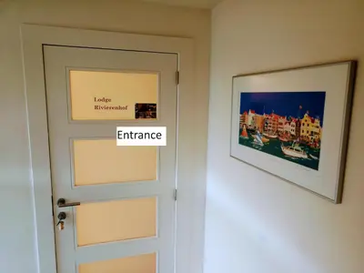 a door with the words entrance and a picture on it at LodgeRivierenhof in Antwerp