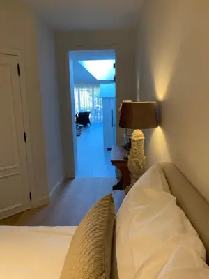 a bedroom with a bed and a table with a lamp at Miranius Rey in Lede