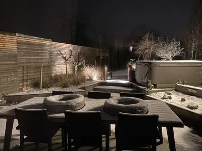 a patio with a table and chairs and a fence at Miranius Rey in Lede