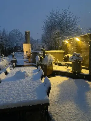 a garden covered in snow at night at Miranius Rey in Lede