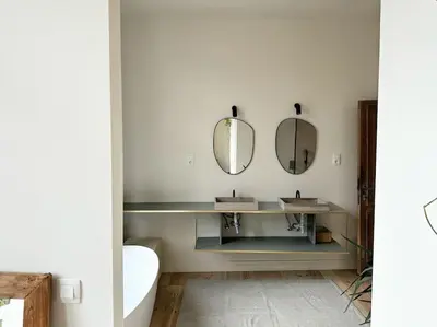 a bathroom with a sink and two mirrors at Gezellig gerenoveerd herenhuis in het centrum in Antwerp