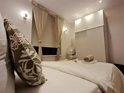 a bedroom with a large bed with a window at Studio chaleureux & moderne, région bruxelloise in Asse