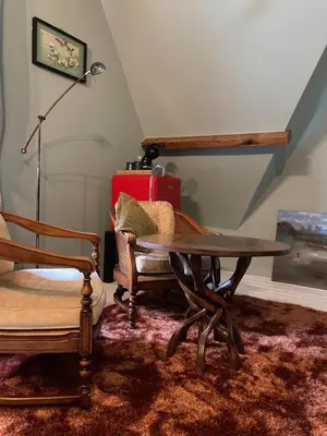 a dining room with a table and a chair at Dilectus (Via Caput) in Lokeren