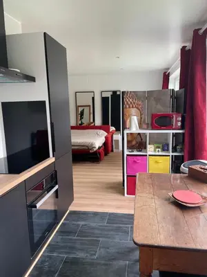 a living room with a dining table and a living room at Flat vane & Soun in Waterloo