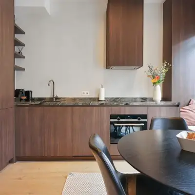 Classy 1BR Apartment Overlooking a Beautiful Park