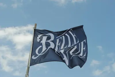 a flag with the boston bruins written on it at Boat & Breakfast Bellevue in Ghent