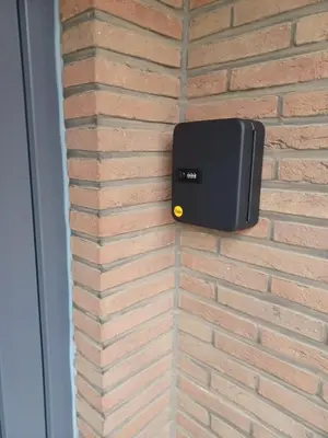 a mailbox on the side of a brick wall at Bubbles and More Guesthouse in Begijnendijk