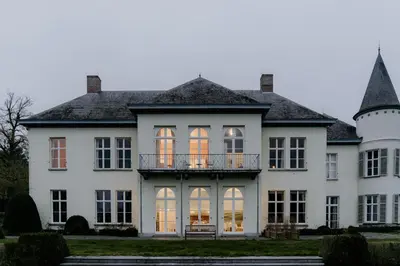 a large white house with windows and a balcony at B&B Kasteel Den Tip in Arendonk