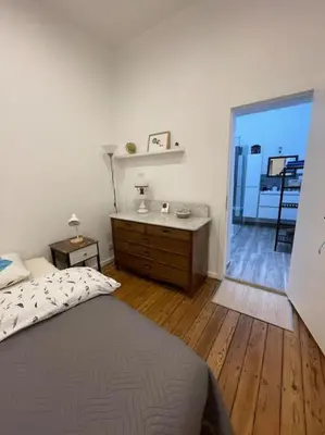 a bedroom with a bed and a bathroom with a sink at studio indépendant sans cuisine - Le coin cosy avec WIFI in Brussels
