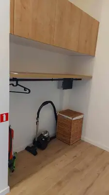 a room with a shelf and a basket on the floor at Juffertje in't groen in Tessenderlo