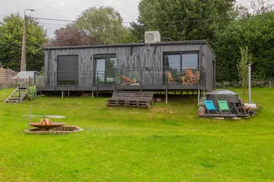 a tiny house sitting in a field of grass at Meerbeek Unwind in Kortenberg