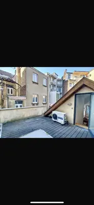 two pictures of a roof of a building with a van at Le Havre de Lumière à Etterbeek in Brussels