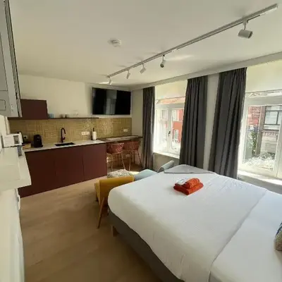 Business Accommodation 'Eclectic Living' Nomad