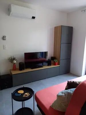 a living room with a tv and a couch at Starling in Oud-Turnhout