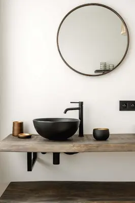 a bathroom with a bowl sink and a mirror at Huis Velzeke in Zottegem