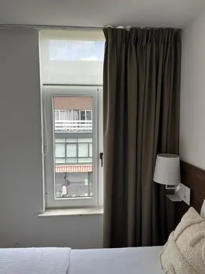a bedroom with a bed and a window at Business Accommodation 'Natural Living' Nomad in Geel