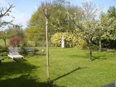 a park with a bench and a tree in the grass at Huis met 4 slaapkamers tussen Antwerpen en Brussel in Rumst