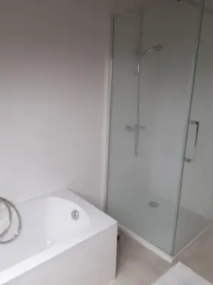 a white bathroom with a shower and a sink at Huis met 4 slaapkamers tussen Antwerpen en Brussel in Rumst