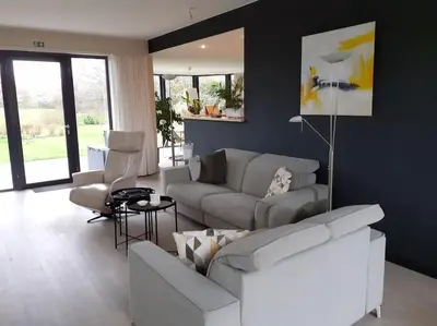 a living room with a couch and a table at Huis met 4 slaapkamers tussen Antwerpen en Brussel in Rumst
