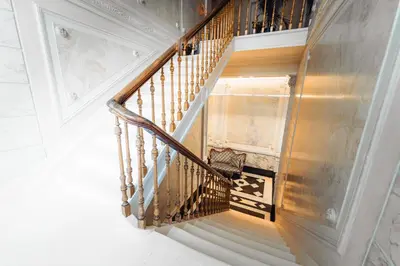 a spiral staircase in a home with white walls at Luxeverblijf B&B het Wevershuis in Herentals